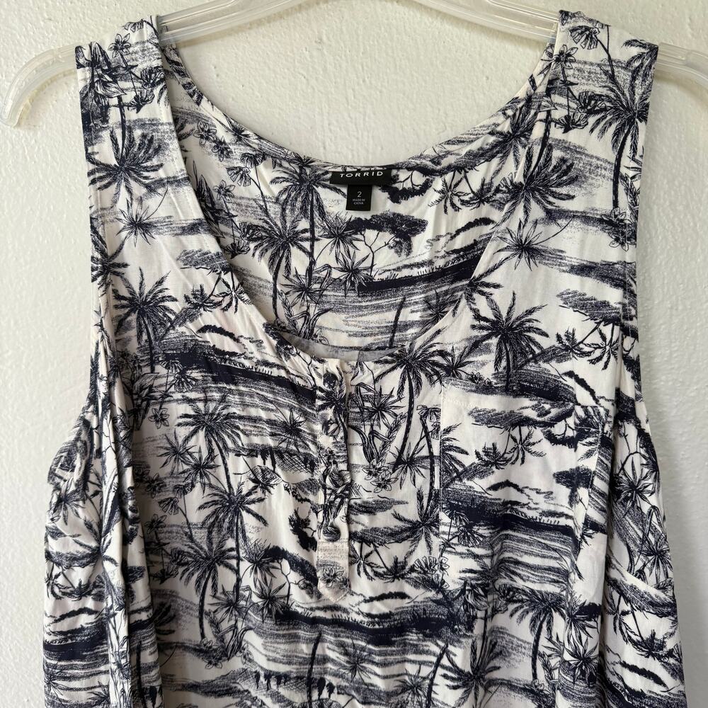 Torrid challis henley pocket sleeveless tank in a jungle toile print Size 2 - Picture 4 of 9